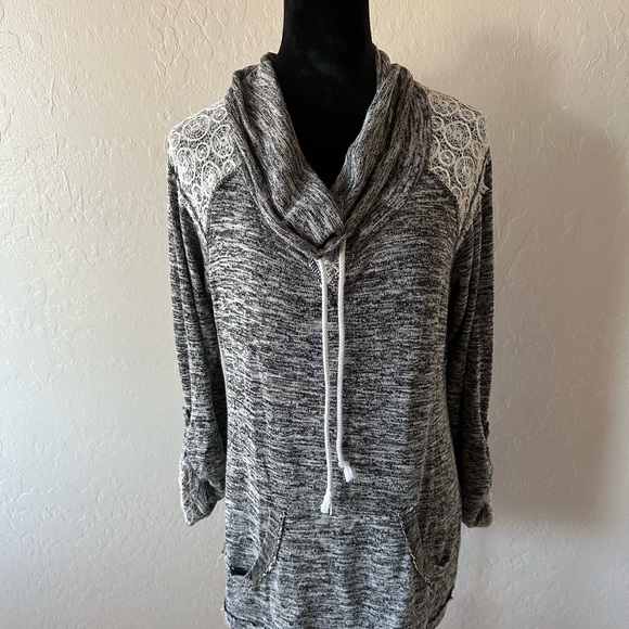 CHANCE OR FATE GRAY & LACE TOP!! NWOT!! - Picture 2 of 6